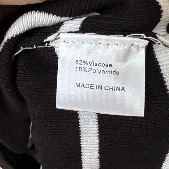 Zesica Black and White Striped Crew Neck Sweater Size XL Brand New - Picture 4 of 4